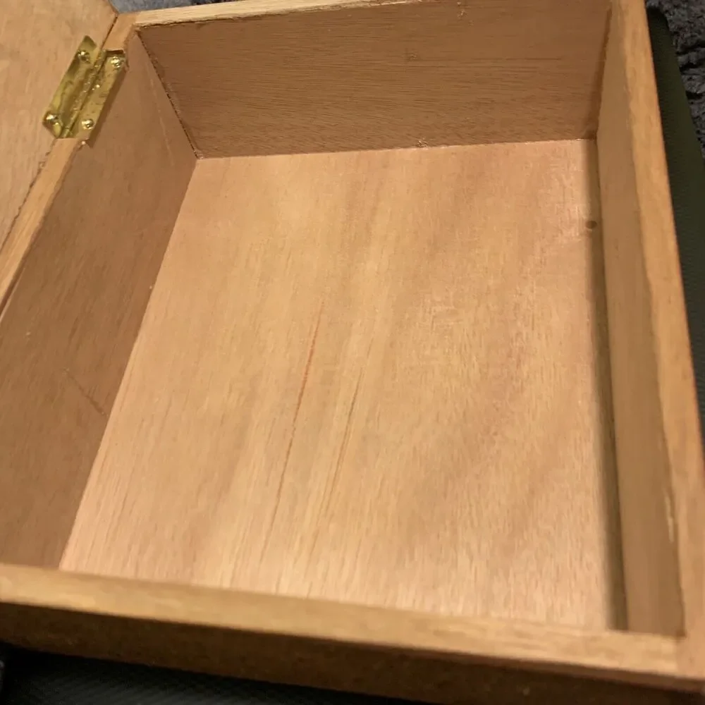 Reposado Hand Crafted Stock Blend Wooden Cigar Box. Box Only, No Cigars.